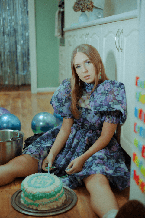 DARCY LANE Advances With New Single ‘Bored’ + Announces Debut EP