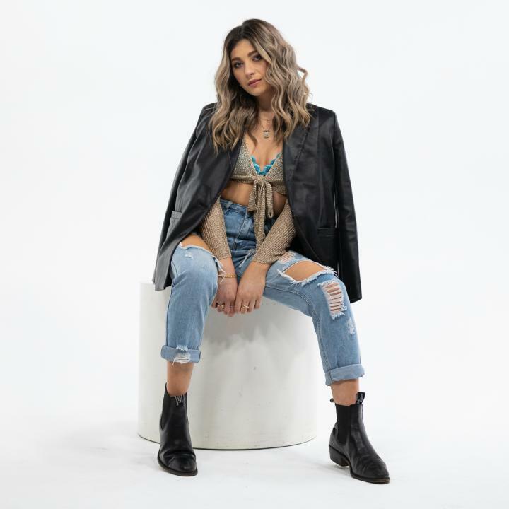 RACHAEL FAHIM Returns With Vivacious New Single ‘City Girls In The Country’