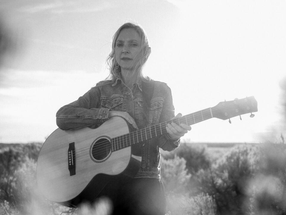 EILEN JEWELL Releases New Single ‘Crooked River’ + Touring Australia Now